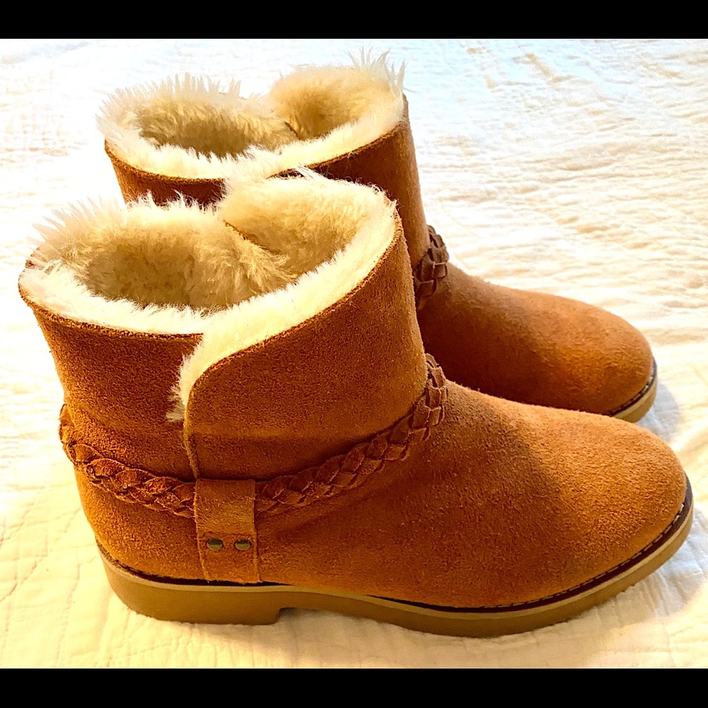 Women’s Warm Fuzzy Boots 8 M